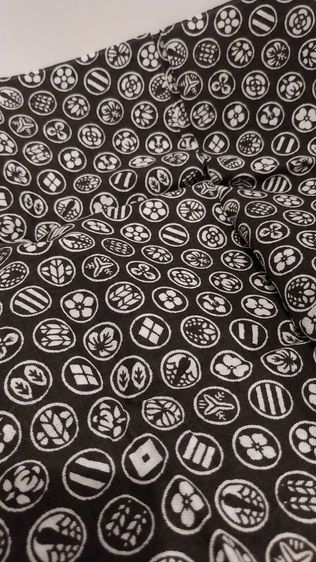 Furoshiki (ฟุโรชิกิ) แปลว่า ผ้าสี่เหลี่ยมที่ใช้สำหรับห่อหุ้มสิ่งของ 🎁ผ้าห่อของ Japan Style ลายเอโดะ โคมง รูปที่ 6