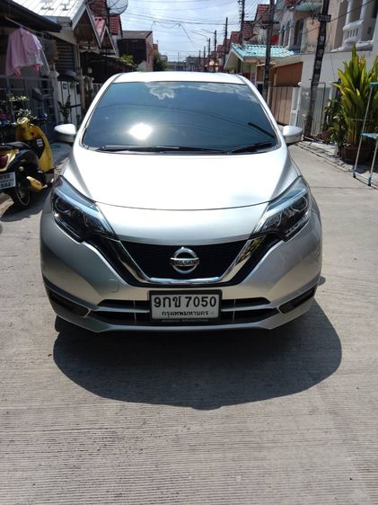 รถ Nissan Note 1.2 V สี บรอนซ์เงิน