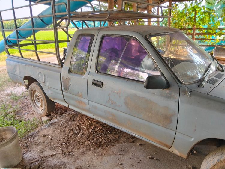 รถ Toyota Hilux Mighty-X 2.4 สี เทา