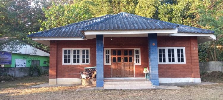 ไม่มี สร้างเสร็จก่อน 2010 ขายบ้านพร้อมที่ดิน 200 ตร.ว. ทำเลทองใกล้สิงห์ปาร์ค เชียงราย