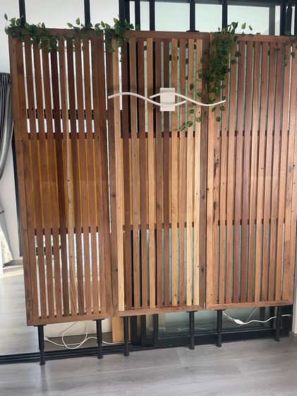 Height adjustable room dividers