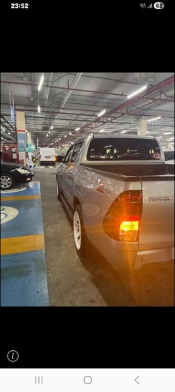 รถ Toyota Hilux Revo 2.4 E สี เทา