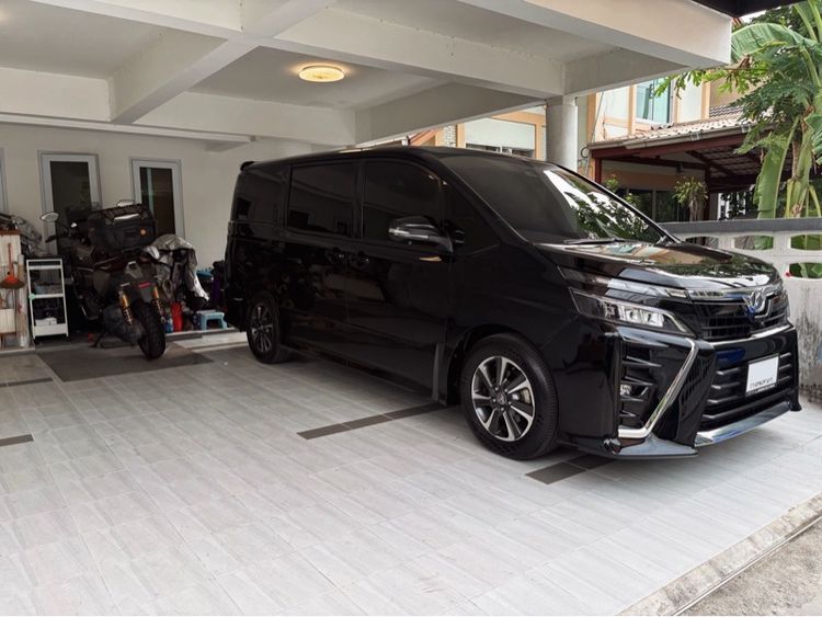 Toyota Voxy 2019 2.0 ZS Van เบนซิน ไม่ติดแก๊ส เกียร์อัตโนมัติ ดำ