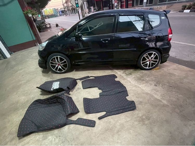 Honda Jazz 2005 1.5 E-V VTEC Sedan เบนซิน ไม่ติดแก๊ส เกียร์อัตโนมัติ ดำ รูปที่ 4