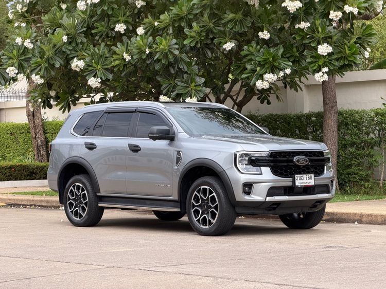 รถ Ford Everest 2.0 Titanium Plus สี บรอนซ์เงิน