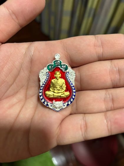 เหรียญเสมา หลวงปู่ฝั้น เนื้อเงิน หน้ากากทองคำแท้ ลงยาแดง ขอบเขียว สวยๆครับ รูปที่ 2