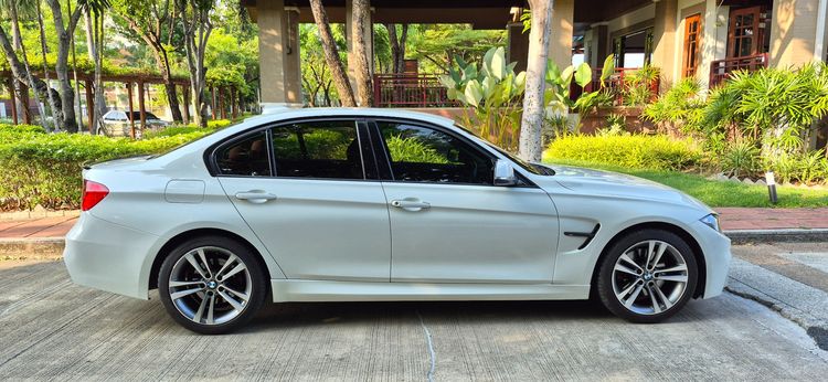 รถ BMW Series 3 328i สี ขาว