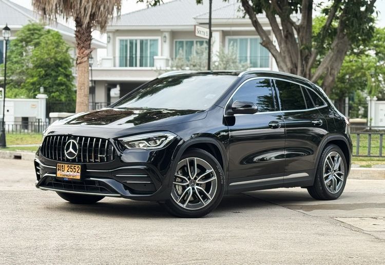 Benz AMG GLA35 4MATIC ปี 2022 ตัวแรง 300 ม้า ใช้น้อย 3 หมื่นโล เจ้าของเดียว รถจริงสีดำ wrap ดำด้าน