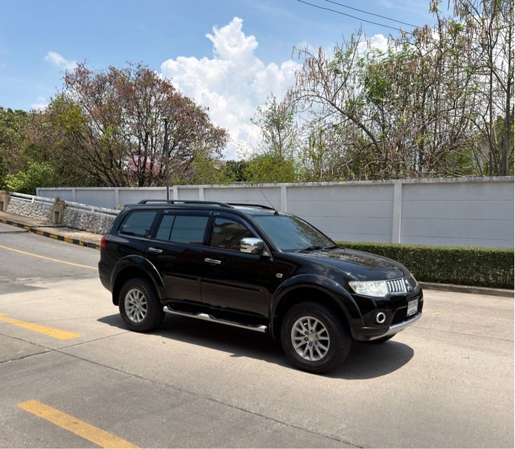 รถ Mitsubishi Pajero Sport 2.5 GT 4WD สี ดำ