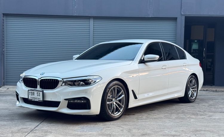รถ BMW Series 5 520d สี ขาว