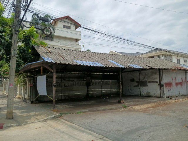 ไม่ใช่ ที่ดินทำเลทองใจกลางเมืองริมถนนบางบอน 5 เพชรเกษม 81
