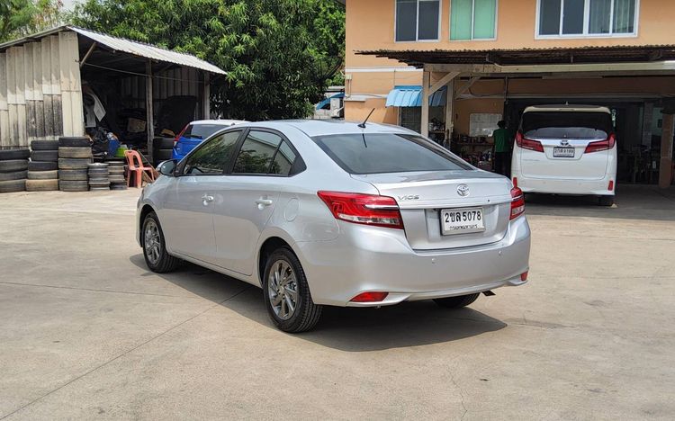 Toyota Vios 2022 1.5 Mid Sedan เบนซิน ไม่ติดแก๊ส เกียร์อัตโนมัติ บรอนซ์เงิน รูปที่ 4