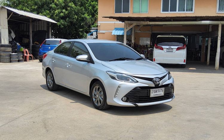 Toyota Vios 2022 1.5 Mid Sedan เบนซิน ไม่ติดแก๊ส เกียร์อัตโนมัติ บรอนซ์เงิน รูปที่ 3