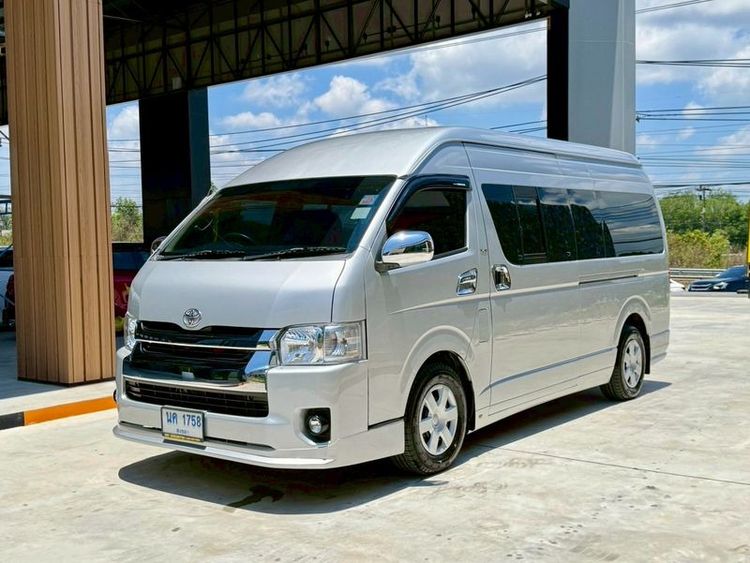รถ Toyota Commuter 2.5 สี บรอนซ์เงิน