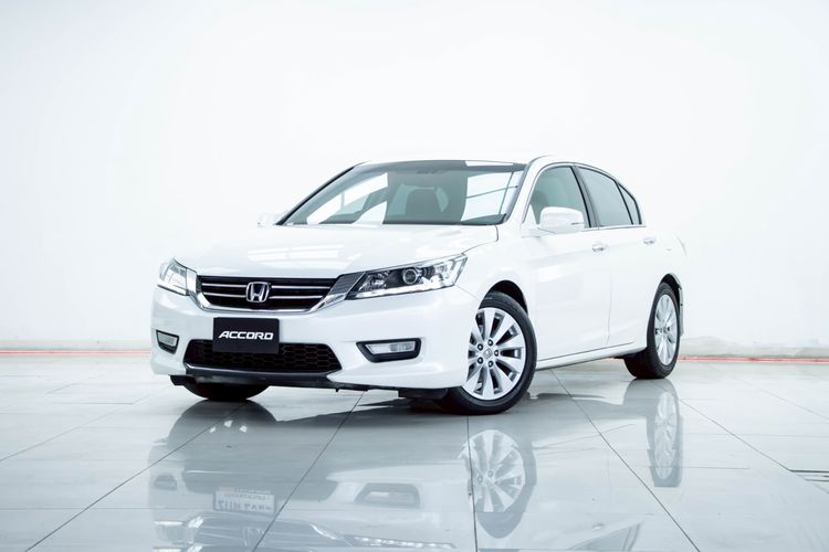 รถ Honda Accord 2.0 EL สี ขาว