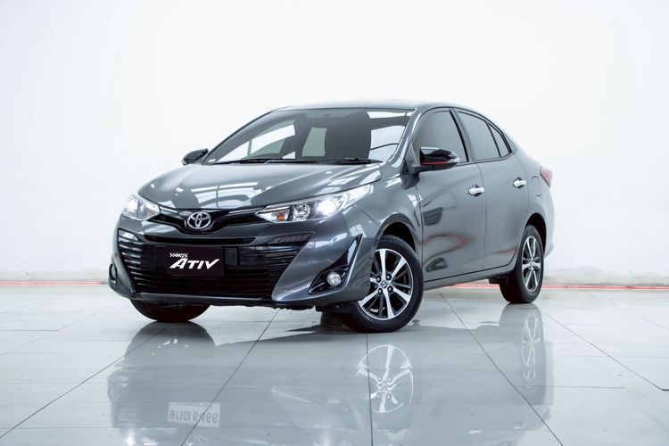 Toyota Yaris ATIV 2019 1.2 S Sedan เบนซิน ไม่ติดแก๊ส เกียร์อัตโนมัติ เทา