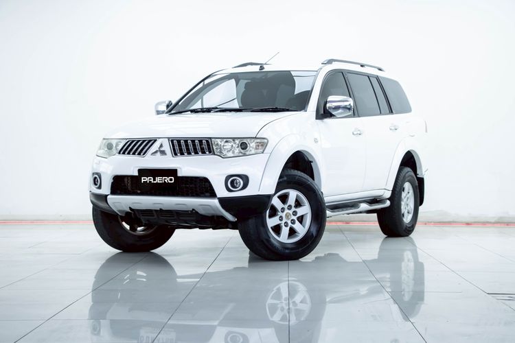รถ Mitsubishi Pajero Sport 2.5 GT สี ขาว