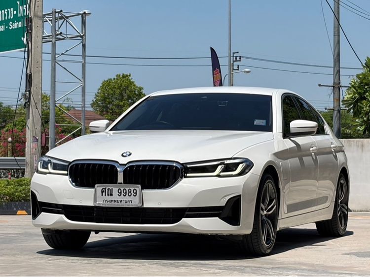 รถ BMW Series 5 530e สี ขาว