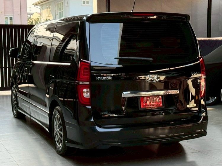 Hyundai H-1  2018 2.5 Elite Van ดีเซล ไม่ติดแก๊ส เกียร์อัตโนมัติ ดำ รูปที่ 3
