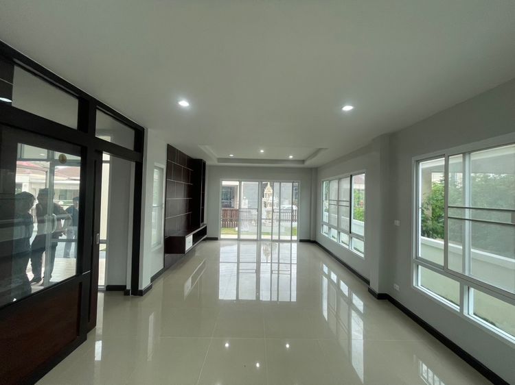 อื่นๆ มีบางส่วน สร้างเสร็จก่อน 2010 ขายบ้านหลังเดี่ยว 2 ชั้น รีโนเวทใหม่