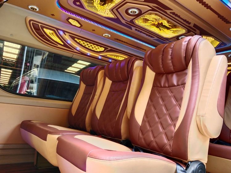 Toyota Commuter 2020 2.8 Van ดีเซล ไม่ติดแก๊ส เกียร์ธรรมดา เทา