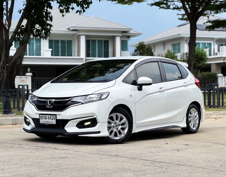 รถ Honda Jazz 1.5 V Plus i-VTEC สี ขาว
