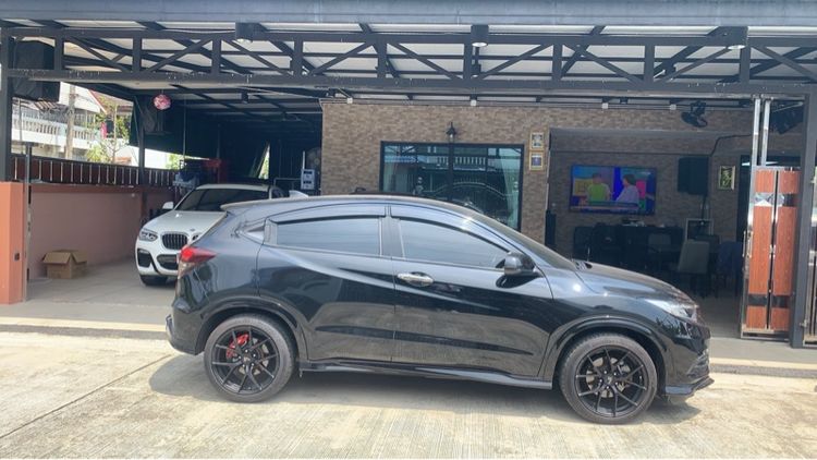Honda HR-V 2018 1.8 RS Utility-car เบนซิน เกียร์อัตโนมัติ ดำ รูปที่ 4
