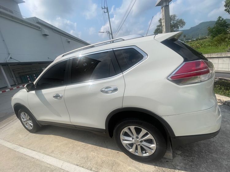 รถ Nissan X-Trail 2.0 4WD สี ขาว