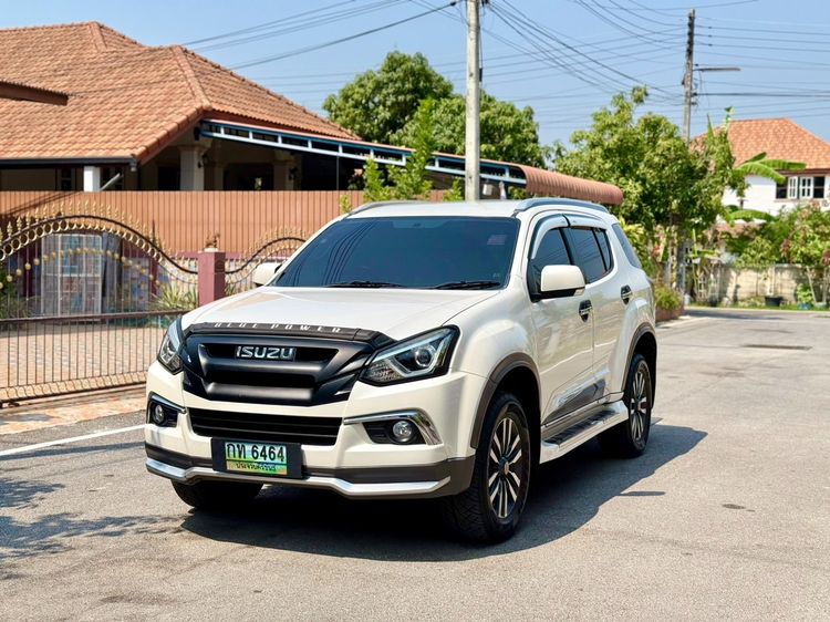 รถ Isuzu MU-X 3.0 สี ขาว