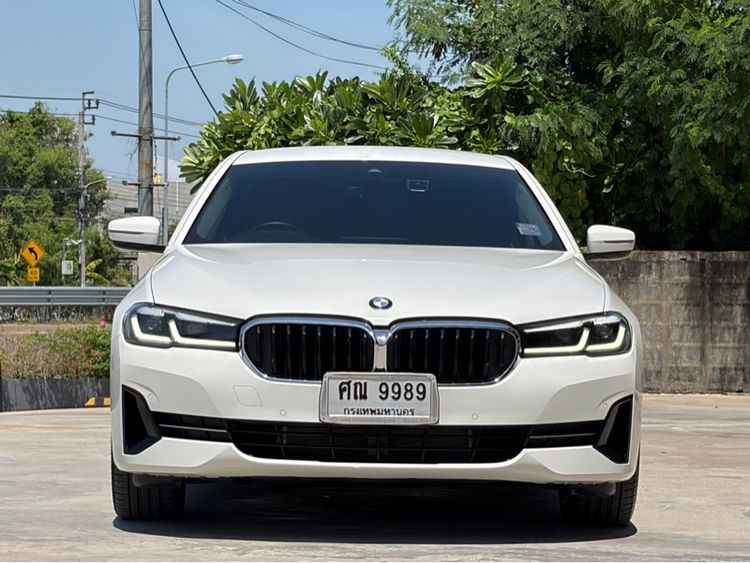BMW Series 5 2021 530e Sedan ปลั๊กอินไฮบริด (PHEV) ไม่ติดแก๊ส เกียร์อัตโนมัติ ขาว รูปที่ 2