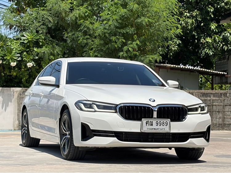 BMW Series 5 2021 530e Sedan ปลั๊กอินไฮบริด (PHEV) ไม่ติดแก๊ส เกียร์อัตโนมัติ ขาว รูปที่ 3