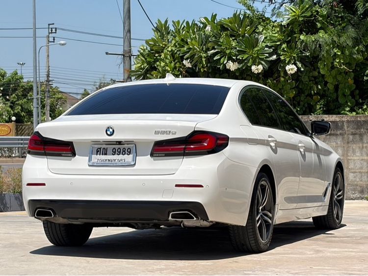 BMW Series 5 2021 530e Sedan ปลั๊กอินไฮบริด (PHEV) ไม่ติดแก๊ส เกียร์อัตโนมัติ ขาว รูปที่ 4