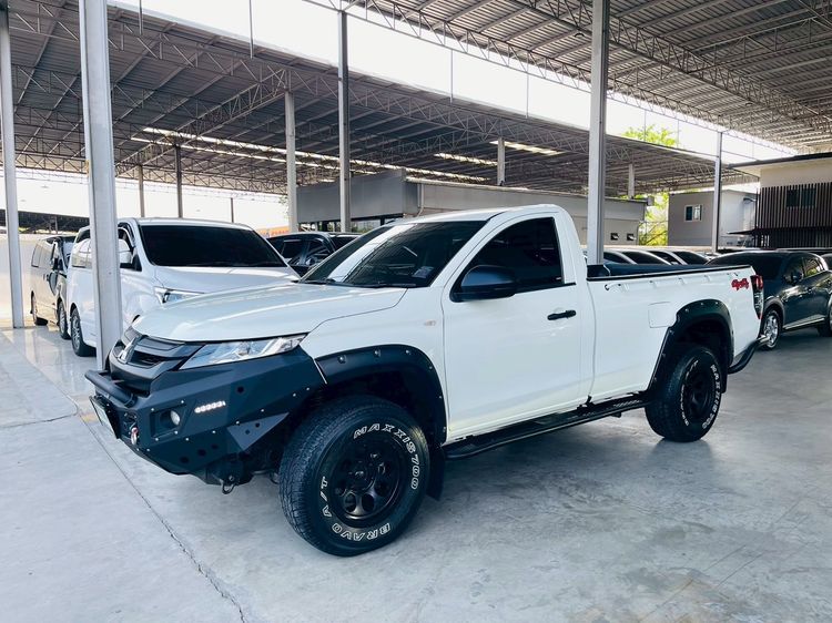 รถ Mitsubishi Triton 2.4 GL 4WD สี ขาว