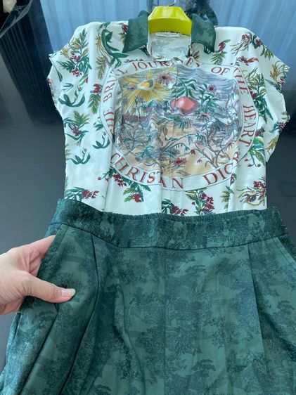 คริสเตียนดิออร์ เสื้อแขนล้ำ พร้อมกางเกง  สภาพใหม่เอี่ยม รูปที่ 2
