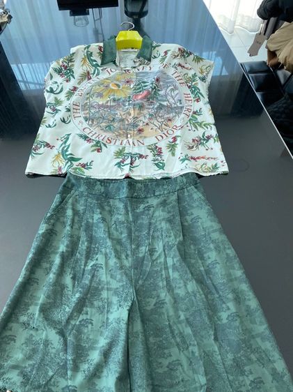 คริสเตียนดิออร์ เสื้อแขนล้ำ พร้อมกางเกง  สภาพใหม่เอี่ยม รูปที่ 17