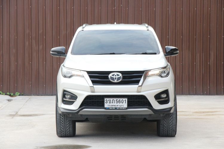 Toyota Fortuner 2018 2.8 TRD Sportivo Sedan ดีเซล ไม่ติดแก๊ส เกียร์อัตโนมัติ ขาว รูปที่ 2