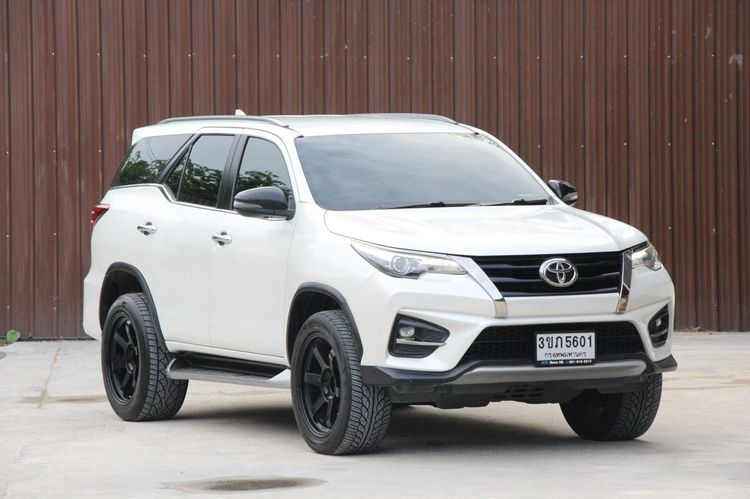 Toyota Fortuner 2018 2.8 TRD Sportivo Sedan ดีเซล ไม่ติดแก๊ส เกียร์อัตโนมัติ ขาว รูปที่ 3