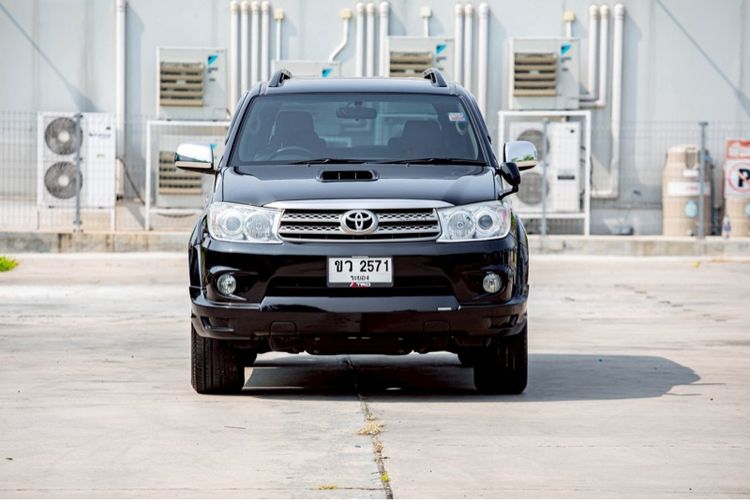 Toyota Fortuner 2011 3.0 V Utility-car ดีเซล ไม่ติดแก๊ส เกียร์อัตโนมัติ ดำ รูปที่ 2