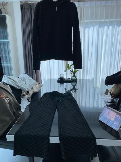 จุ๊ยซี่ เสื้อและกางเกง สภาพใหม่เอี่ยม เนื้อผ้าดีมาก