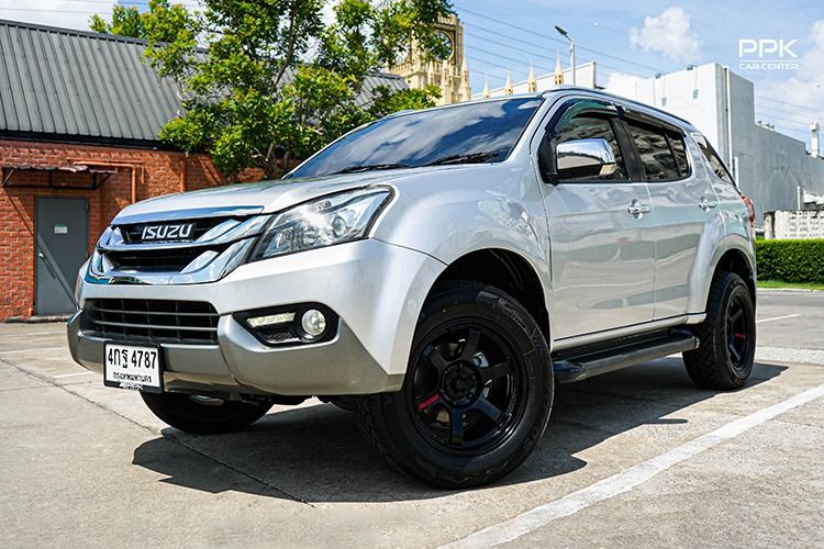 รถ Isuzu MU-X 3.0 สี เทา