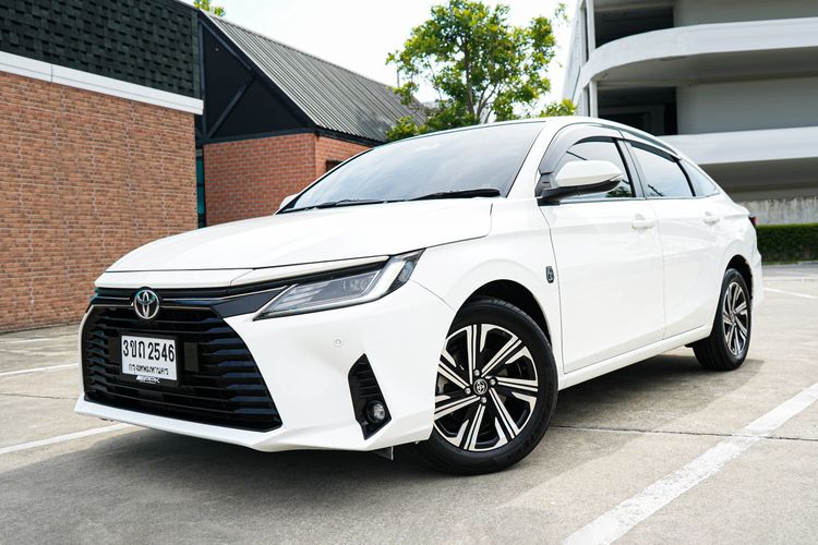 รถ Toyota Yaris ATIV 1.2 Smart สี ขาว