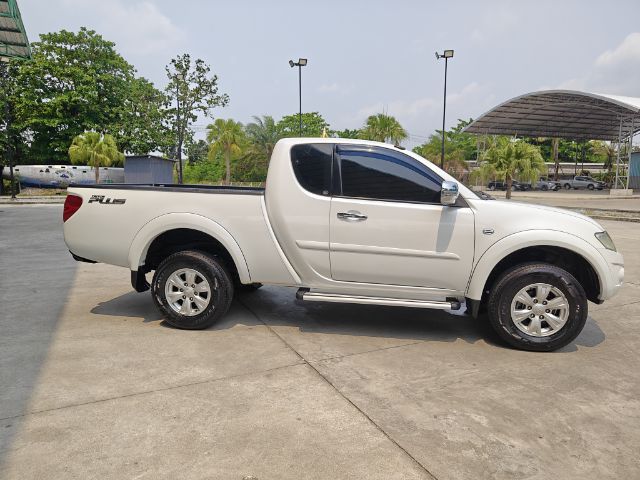 Mitsubishi Triton 2014 2.5 GLS Plus Pickup ดีเซล ไม่ติดแก๊ส เกียร์ธรรมดา ขาว รูปที่ 4