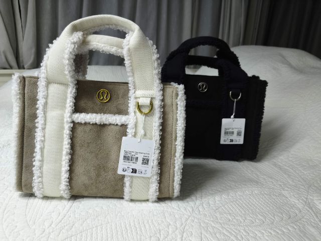Lululemon bag