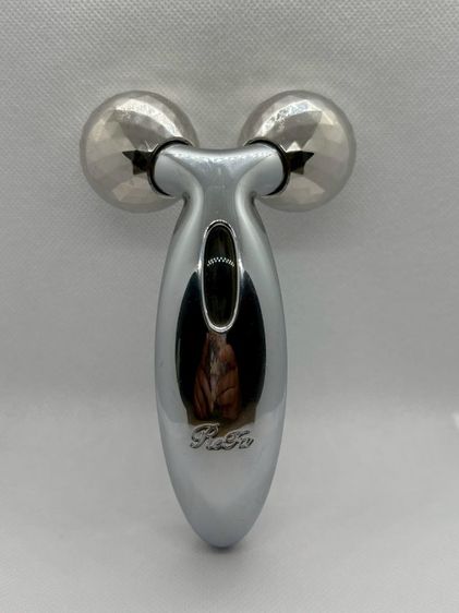 อุปกรณ์เสริมความงาม ReFa CARAT เป็นเครื่องนวดลูกกลิ้งบำรุงผิว