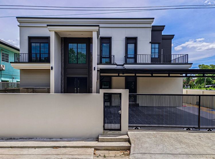 🔥ขาย บ้านเดี่ยวสไตล์ Modern English หมู่บ้านสินพัฒนาธานี Sinpattana Thani Village  หลังสนามหลวง 2 หลังใหญ่ ✨  พื้นที่เยอะ พร้อมโซล่าเซลล์