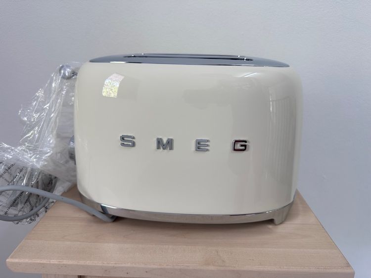 ขาย SMEG Toaster 2 Slots เครื่องปิ้งขนมปัง (สีครีม) ไม่เคยผ่านการใช้งาน สภาพมือหนึ่งในราคามือสอง
