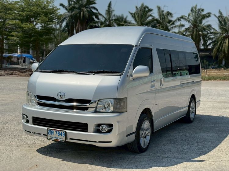 รถ Toyota Commuter 2.5 สี บรอนซ์เงิน