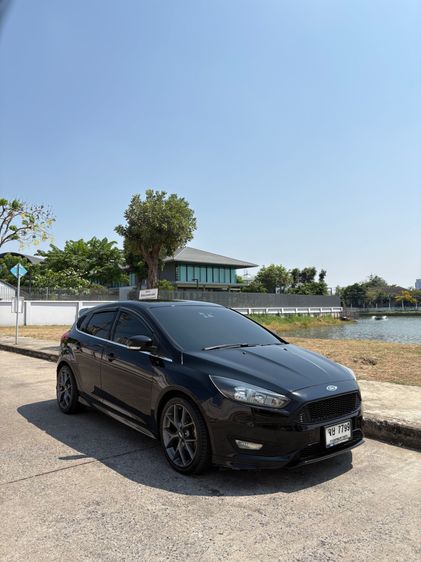 รถ Ford Focus 1.5 Sport สี ดำ