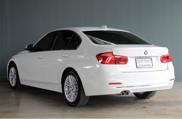 BMW Series 3 2017 320d Sedan ดีเซล ไม่ติดแก๊ส เกียร์อัตโนมัติ ขาว รูปที่ 3