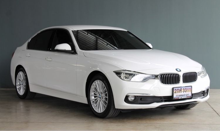 BMW Series 3 2017 320d Sedan ดีเซล ไม่ติดแก๊ส เกียร์อัตโนมัติ ขาว รูปที่ 2